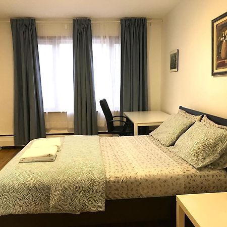 Big Private Room Midmontreal Next To Station Metro - Parking Free Екстер'єр фото