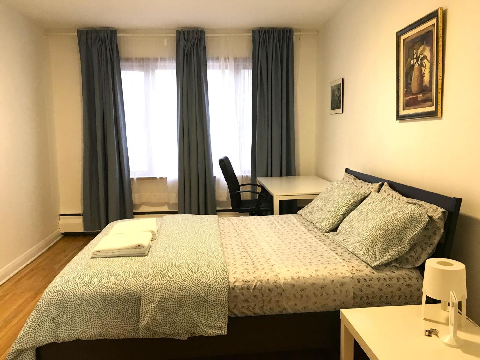 Big Private Room Midmontreal Next To Station Metro - Parking Free Екстер'єр фото