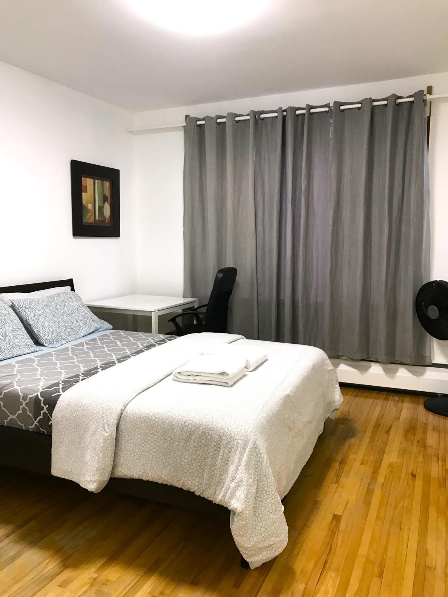 Big Private Room Midmontreal Next To Station Metro - Parking Free Екстер'єр фото