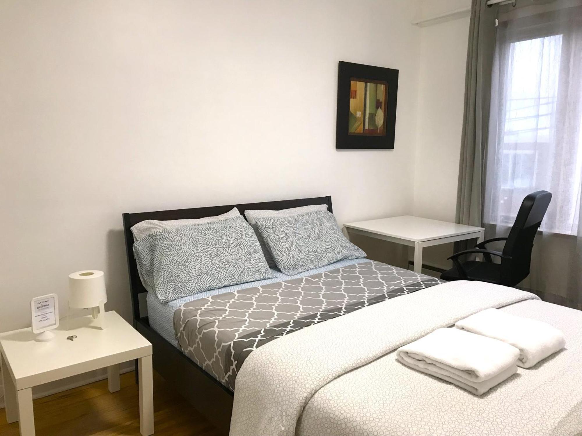 Big Private Room Midmontreal Next To Station Metro - Parking Free Екстер'єр фото