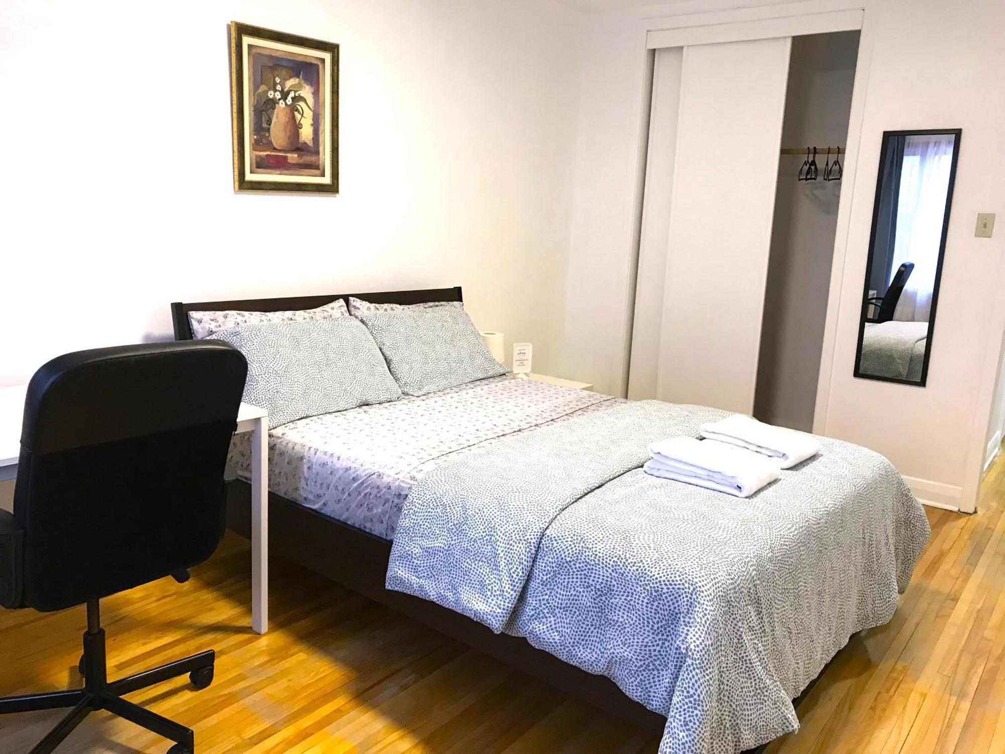 Big Private Room Midmontreal Next To Station Metro - Parking Free Екстер'єр фото