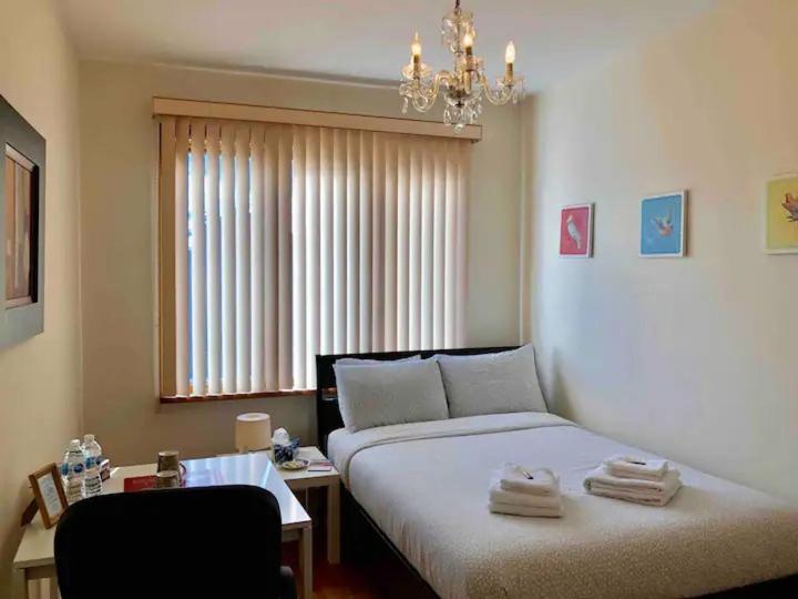 Big Private Room Midmontreal Next To Station Metro - Parking Free Екстер'єр фото